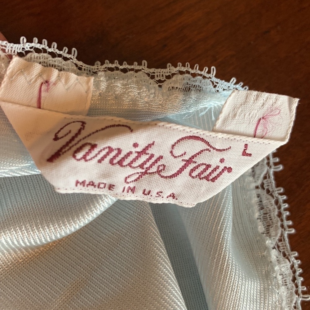 Vintage Vanity Fair powder blue nylon robe Size Large - Picture 10 of 11